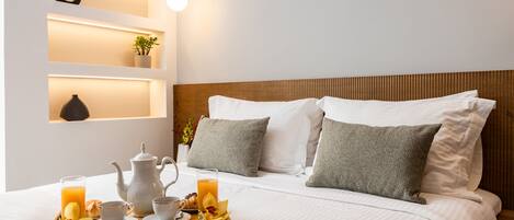 Luxury Suite | Blackout drapes, soundproofing, iron/ironing board, free WiFi