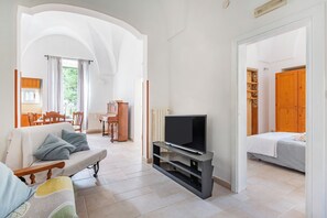 2 bedrooms, WiFi, bed sheets - Pianista Home in Fasano City (Fasano)