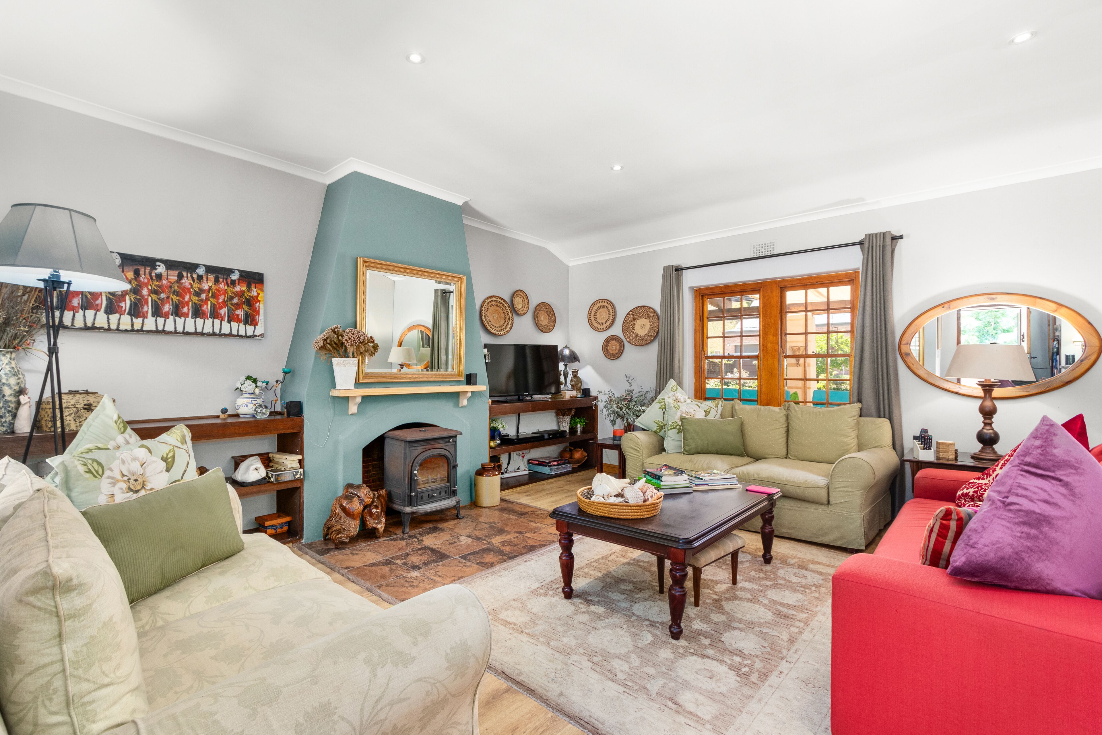 House (5 Bedrooms) | Living area | 42-inch LED TV with satellite channels, fireplace