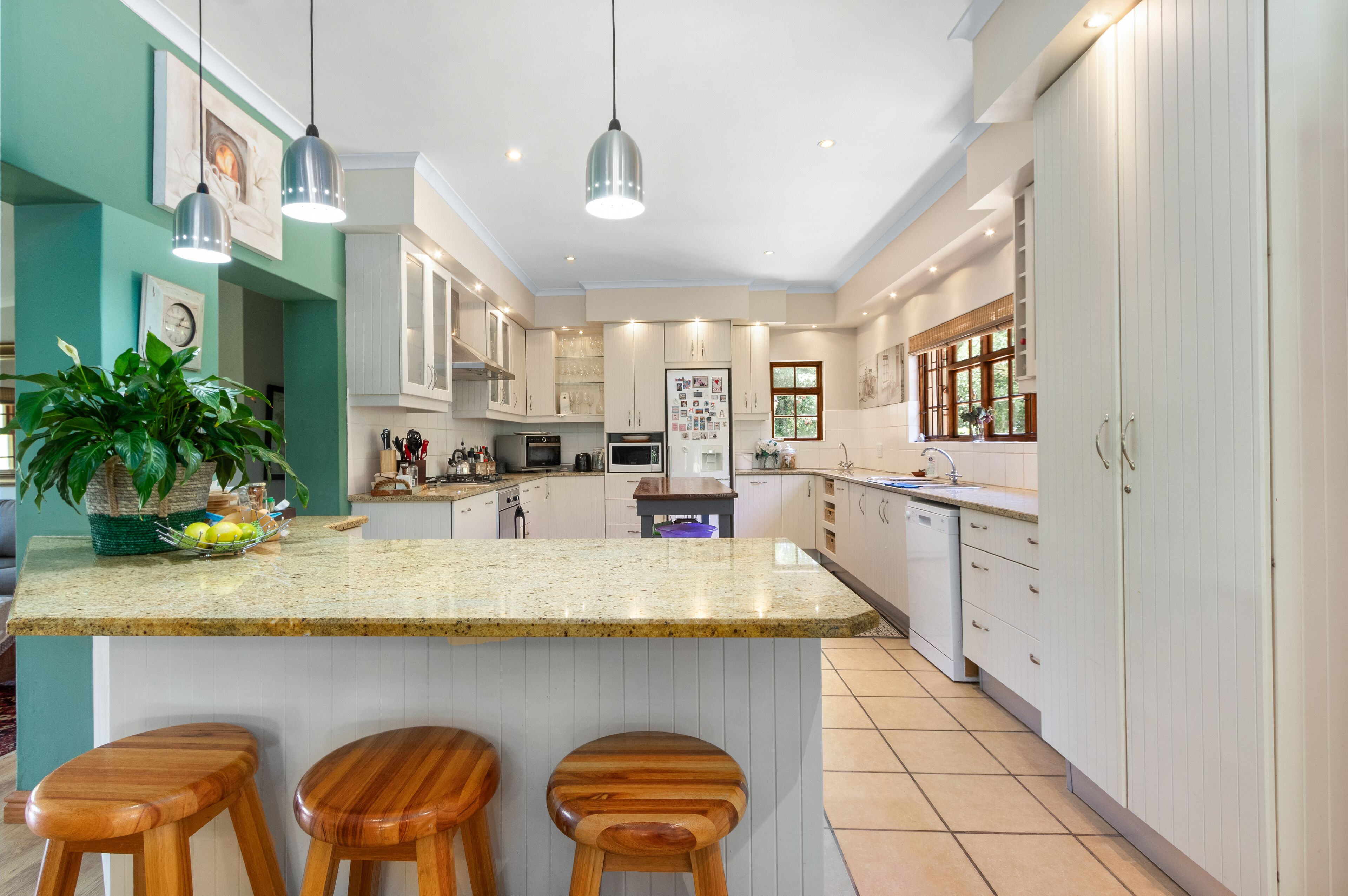 House (5 Bedrooms) | Private kitchen | Full-sized fridge, microwave, oven, stovetop