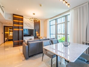 Deluxe Apartment | Dining room