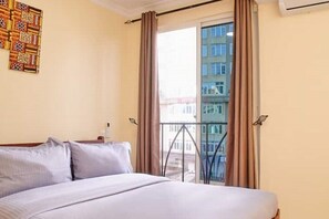 2 habitaciones, tabla de planchar con plancha, wifi y ropa de cama 