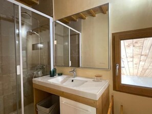 Hair dryer, towels, toilet paper - Mas Avec Piscine en Campagne (Bédarrides)