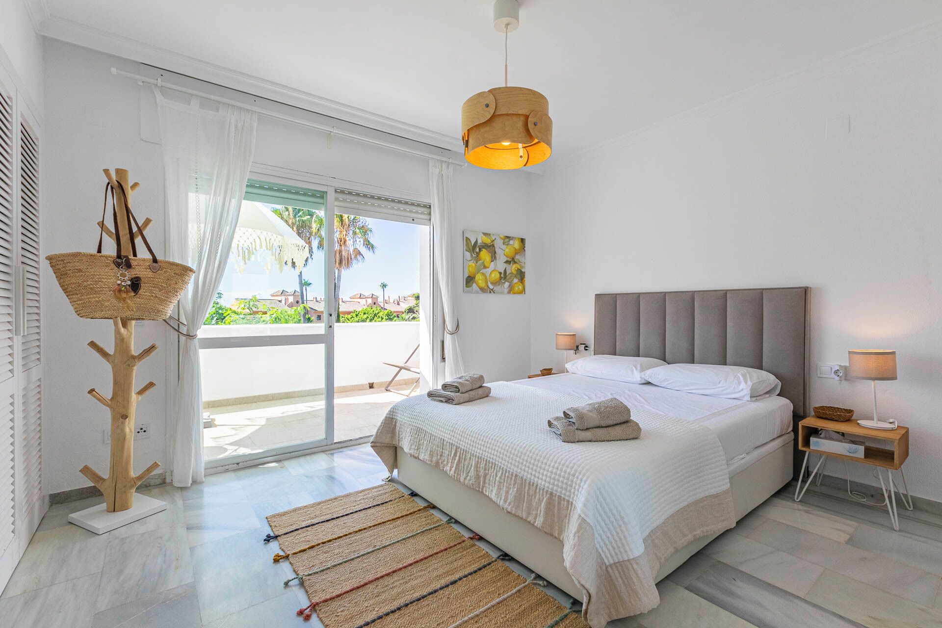 3 quartos, cofres nos quartos, escrivaninha