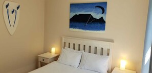 1 bedroom, in-room safe, iron/ironing board, travel cot - Boutique Resort Salty Breeze: Garden Cottage Blouberg - 700m vom Kite Beach (Cape Town)