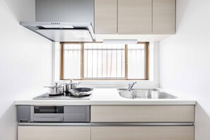 Hus – deluxe | Eget kjøkken | Kjøleskap, mikrobølgeovn, kokeplater og vannkoker