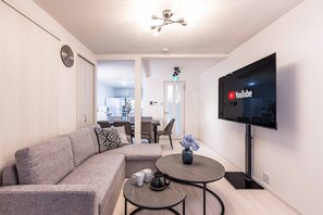 Hus – deluxe | Oppholdsområde | Flatskjerm-TV