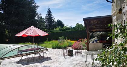 Country house with swimming pool, fitness, billiards, badminton, table tennis