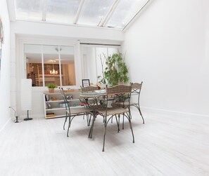 City Apartment, Non Smoking, Kitchen | Living area | 50-inch Smart TV with cable channels - Duplex Center (Seville)