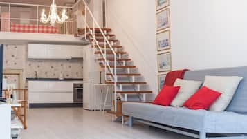 City appartement, niet-roken, keuken | Woonruimte | Een 50-inch smart-tv met kabelzenders