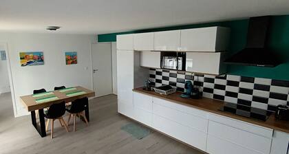 Appartement Neuf, à 5minutes de la Plage, Commerce au Rdc, Pour 4 Personnes