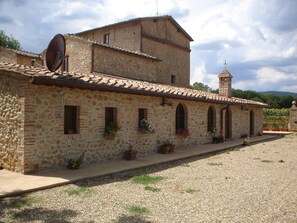 Exterior - TUSCANY COUNTRY HOTEL SUITES oasis tranquilitybetween SIENA / FLORENCE (Toscana)