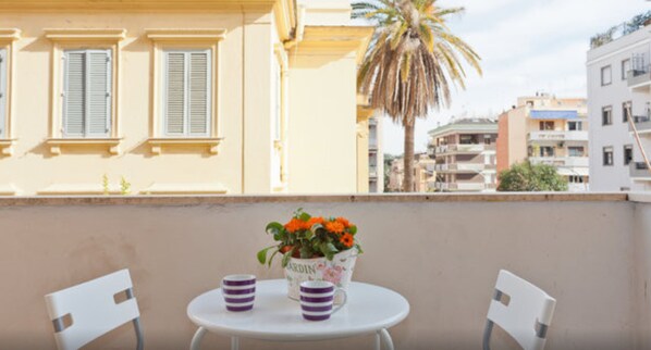 تناول الطعام بالخارج