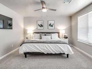 4 室のベッドルーム、アイロン / アイロン台、旅行用ベビーベッド、WiFi