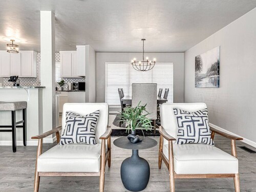 4Bed Remodeled Luxe Pool House