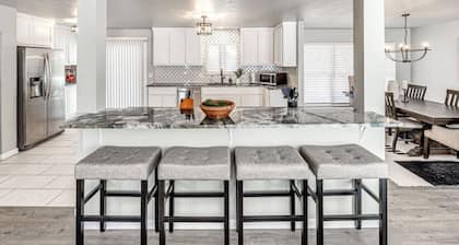 4Bed Remodeled Luxe Pool House