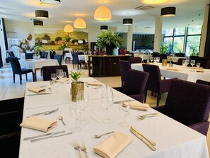 Breakfast, lunch, dinner served; pool views