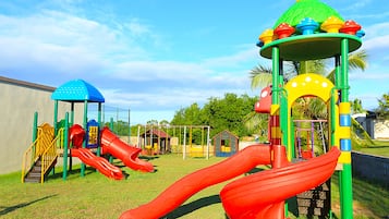 子供用の遊び場 - 屋外