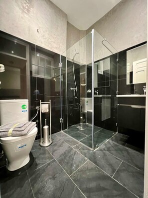 Shower, towels