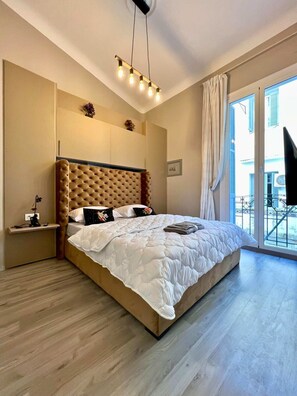 2 bedrooms, desk, iron/ironing board, travel cot - The Parisian | Heart of the City Hideaway (Tanger)