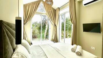 1 bedroom, desk, iron/ironing board, travel cot