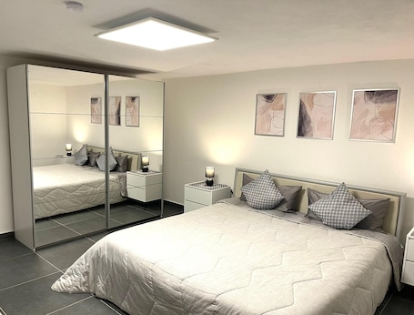 2 bedrooms, WiFi, bed sheets. Stilvolles Designappaetment mit Terrasse & Garten im Idylischem Bindlach
