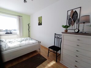 2 Schlafzimmer, Schreibtisch, Bügeleisen/Bügelbrett, kostenloses WLAN