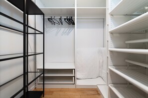 Luksusleilighet | 3 soverom, skrivebord, blendingsgardiner og lydisolert