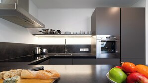 Căn hộ Cao cấp | Bếp riêng | Dụng cụ pha cà phê/trà, tủ lạnh, lò vi sóng, lò nướng 