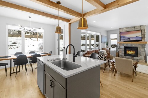Belaview 12778 | Huge Home | Mtn Views | Near Skiing | 2 Living Rooms
