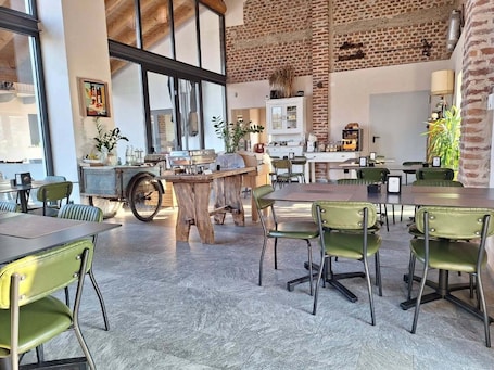 Desayuno completo incluido todos los días . Cascina Mora Bassa