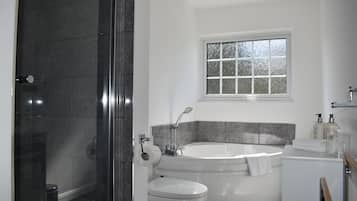 Panoramic Apartment | Bathroom