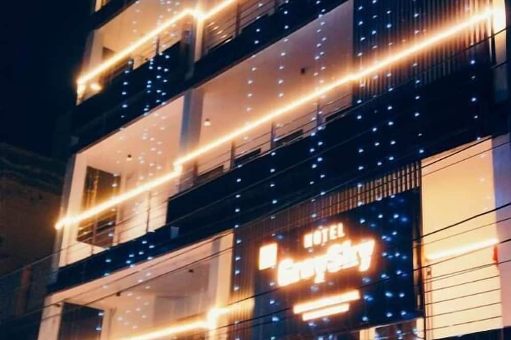 Hotel Grey Sky