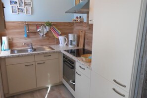 Kylskåp, ugn, spishäll och diskmaskin