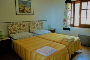 2 bedrooms, iron/ironing board, travel cot, free WiFi - Holiday home Casa Solaria (Solanas)
