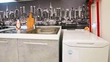 KĂŒhlschrank, Mikrowelle, Ofen, Herdplatte