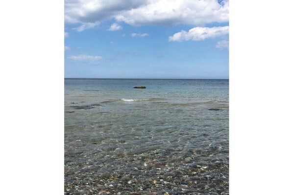 Una spiaggia nelle vicinanze