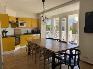 Frigorifero, forno, piano cottura, lavastoviglie