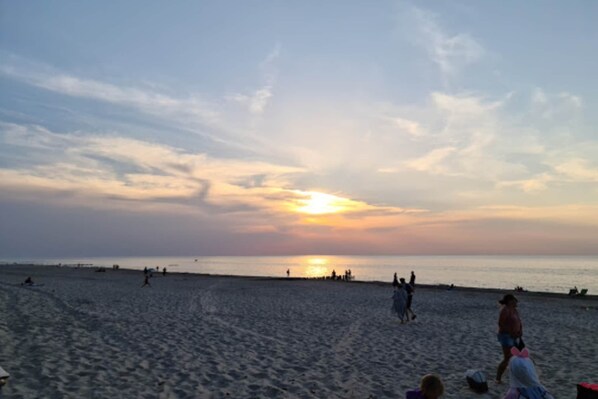 På stranden