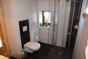 Shower, hair dryer - Holiday home in Wilsecker with private terrace (Wilsecker)