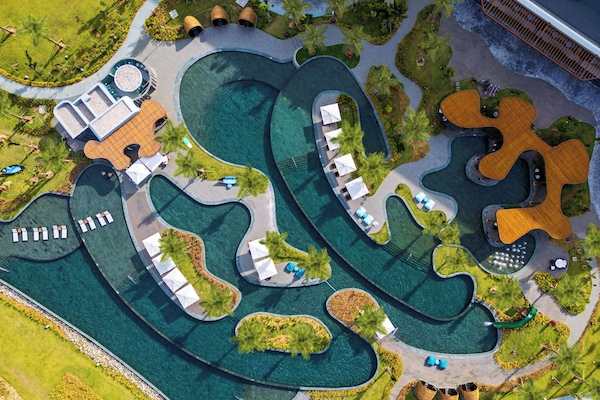 Indoor pool, outdoor pool, free cabanas, pool umbrellas