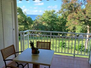 Outdoor dining - Grand Studio vue mer Jardins Dans Village Vacances (Sainte-Anne)
