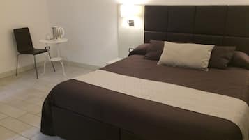 1 Schlafzimmer, hochwertige Bettwaren, Daunenbettdecken, Zimmersafe