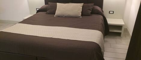 Standard Room | Premium bedding, down comforters, in-room safe, desk