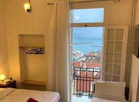 1 bedroom, bed sheets