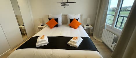 1 Schlafzimmer, Schreibtisch, Bügeleisen/Bügelbrett, Reisekinderbett