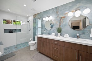 Shower, hair dryer, towels - Getaway to Palm Springs! Modern Palm Springs Home with Lap Pool (Palm Springs)