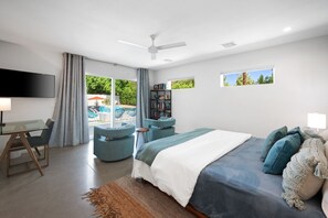 4 bedrooms, iron/ironing board, free WiFi, bed sheets - Spend Winter in Palm Springs! Modern Palm Springs Home with Lap Pool (Palm Springs)