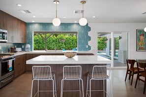 Fridge, microwave, oven, stovetop - Spend Winter in Palm Springs! Modern Palm Springs Home with Lap Pool (Palm Springs)