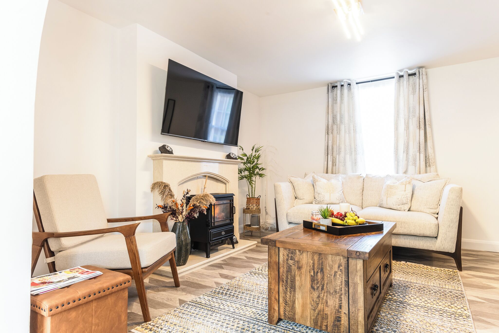 House | Living area | TV, fireplace